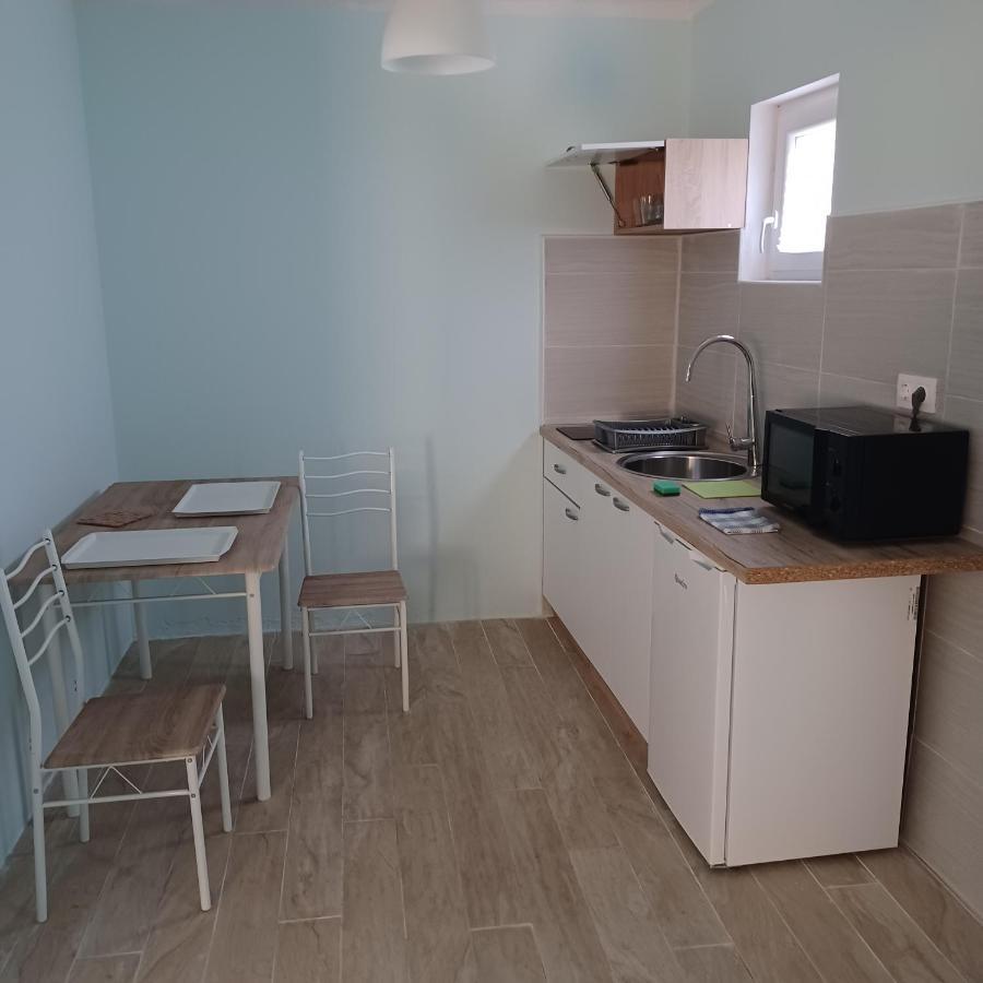 Apartments Losinj マリ・ロシニュ エクステリア 写真